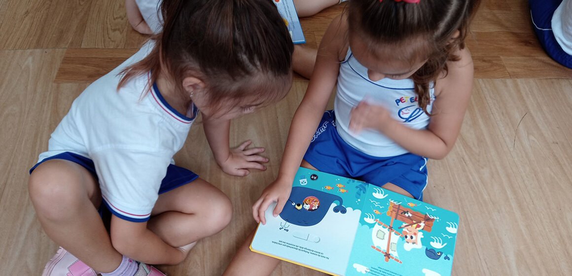 COMO-ESTIMULAR-A-LEITURA-INFANTIL---colegio-peteleko-em-joinville